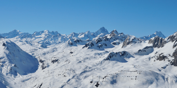 Vorne Tourengelände, hinten die Grossen: Aletsch-, Wannen-, Finsteraar- & Lauteraar-Schreckhorn