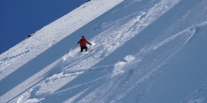 Steil hinab durch 80cm aufgebaute Kristalle