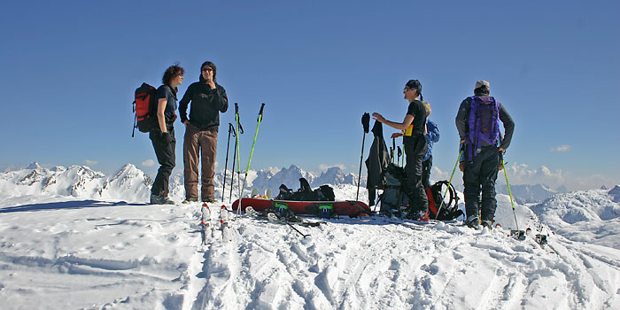 Tscheischhorn, im Hintergrund die Bergeller Kletterberge