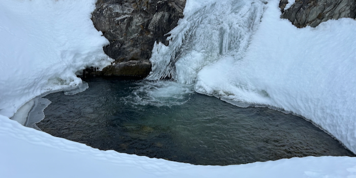 Der Tiefenbach in Winterruhe.