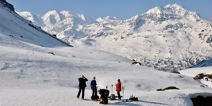 Val da Fain, im Hintergrund Berninagruppe